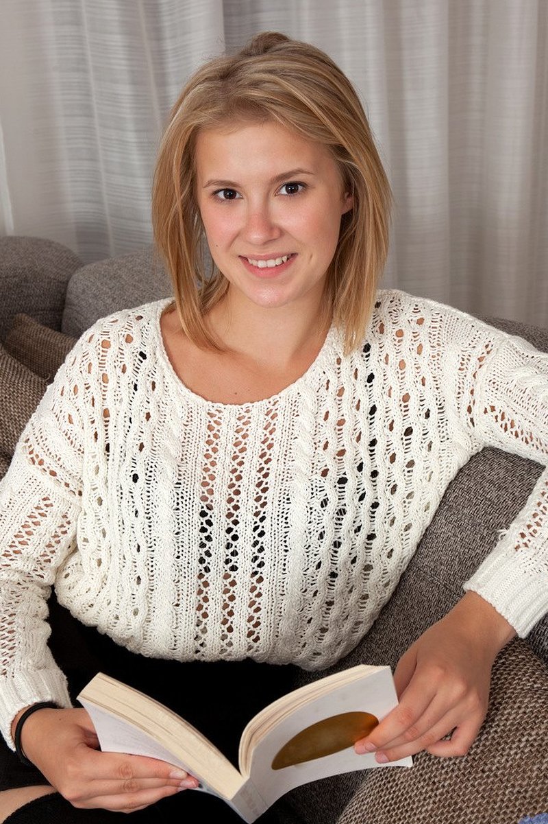 Злата, 23